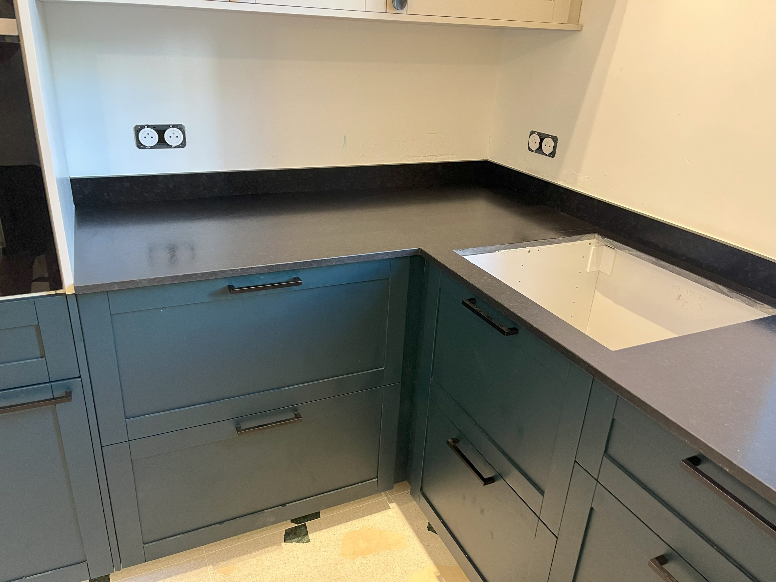 Cuisine noir zimbabwe aspect cuir le Cannet