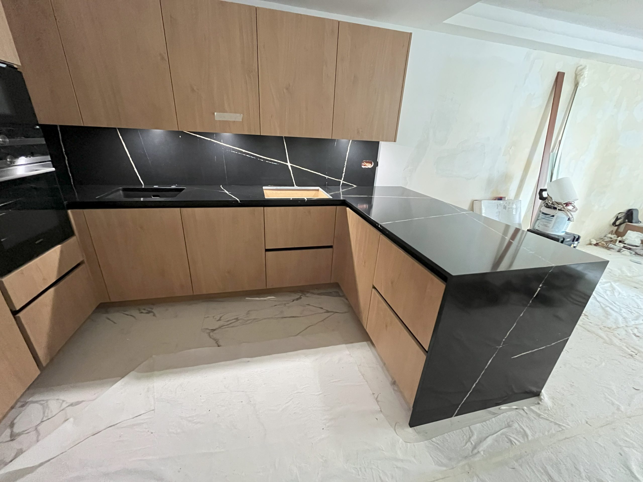 Plan de travail cannes quartz silestone et noire