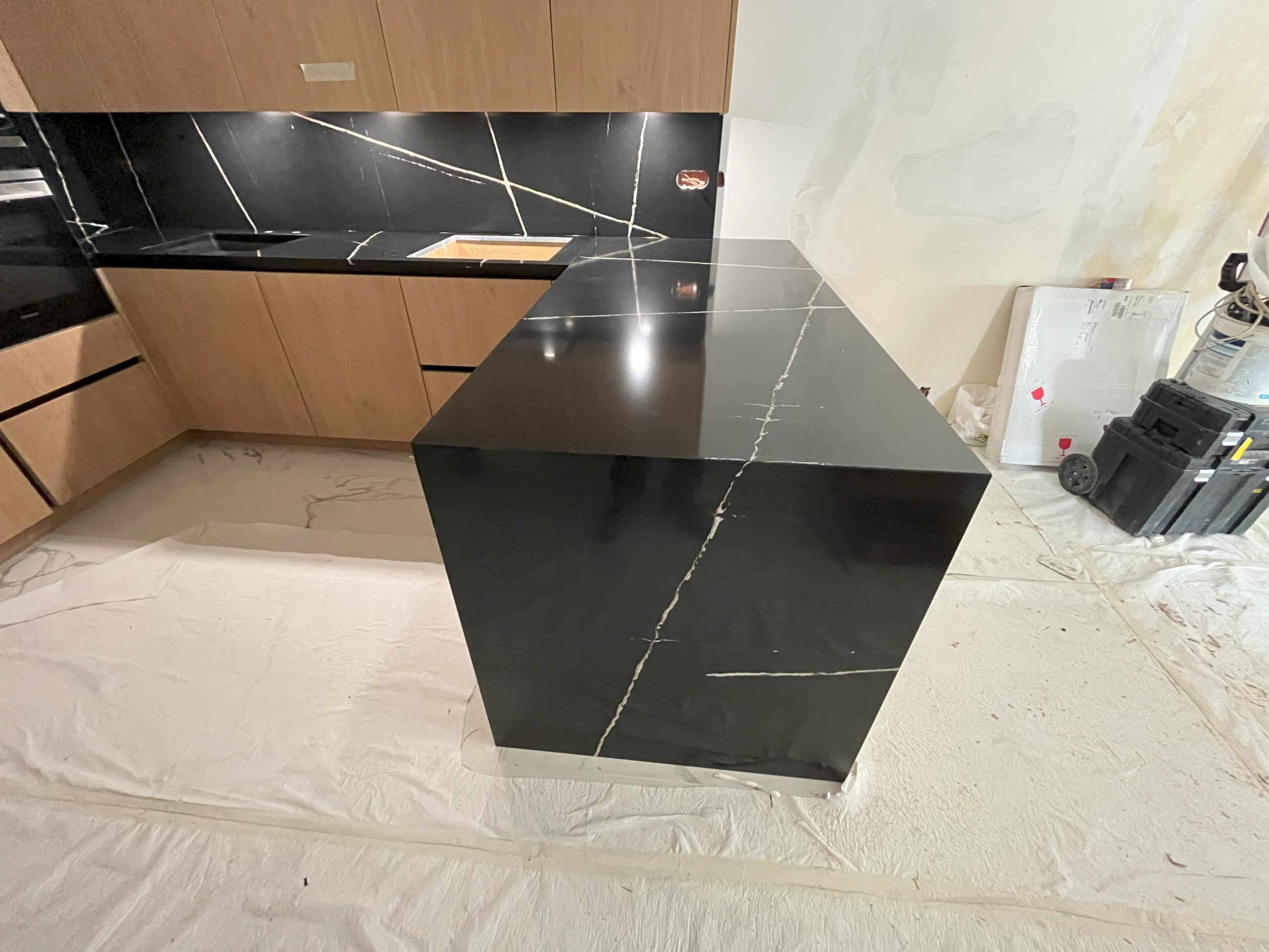 Plan de travail cannes quartz silestone et noire